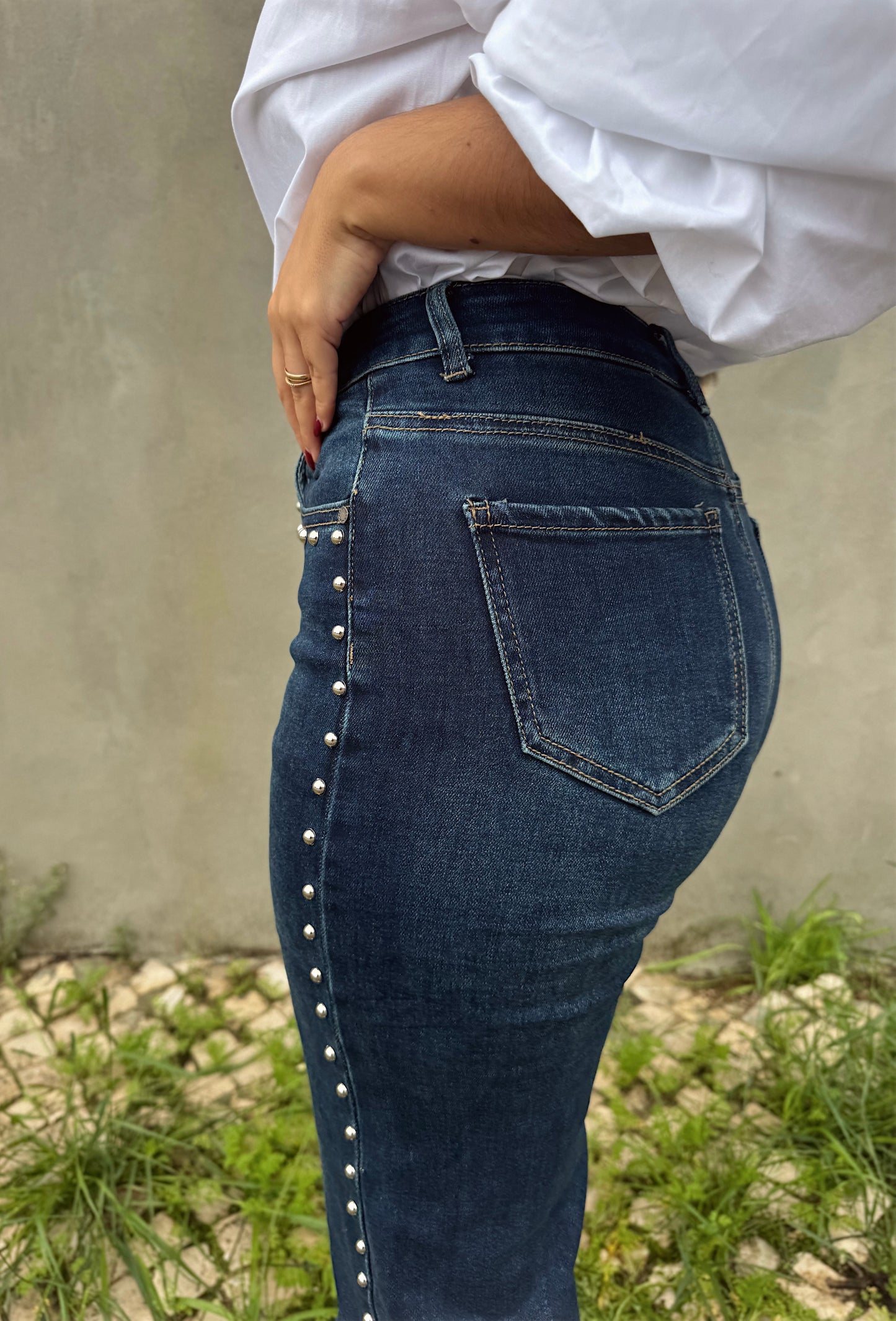 ARLY STUDDED JEANS